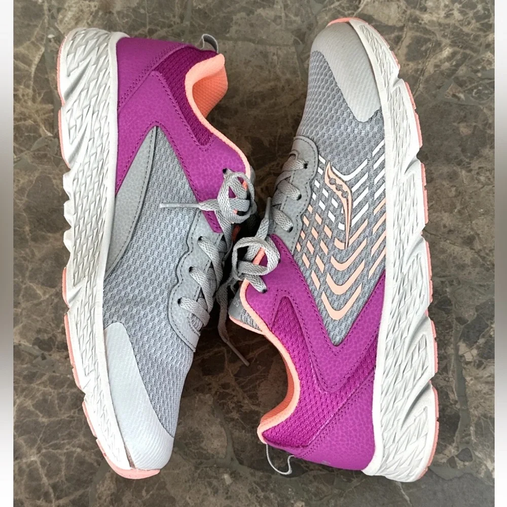 Saucony S-Wind Youth Size 7 medium width Athletic Shoes Purple Gray Coral